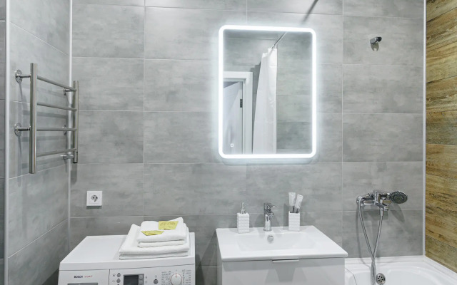 Vidovaya S Panoramnymi Oknami Na Naberezhnoy Reki Flat