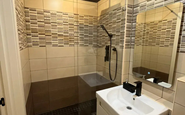 Uyutnaya Studiya v Tsentre Vzletki Flat