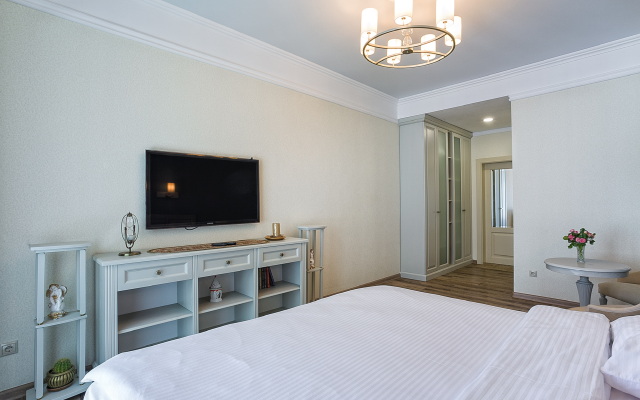 Roza Vetrov Guest House