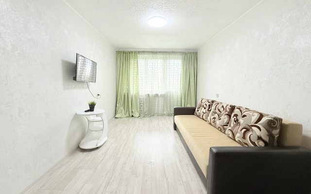 Flat Poyuschie Fontany V Samom Tsentre