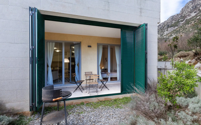 Gorgeous Morinj Resort Apartments