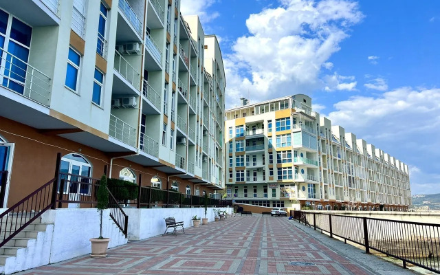 Na Naberezhnoy Pushkina, 17litb Apartment