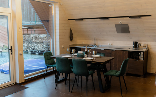 Частный дом с сауной и купелью на опушке леса