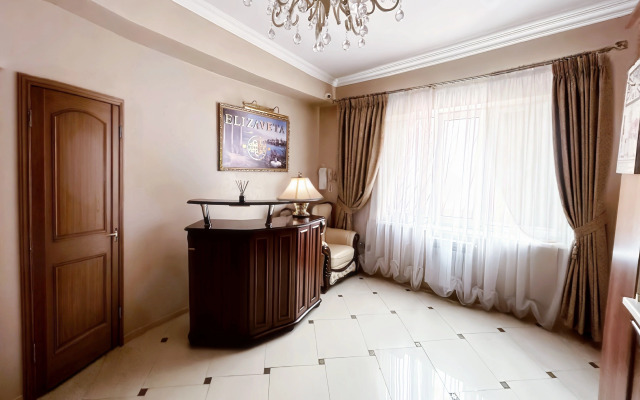 Living Quarters Elizaveta Na Ul.Ostrovskogo 25