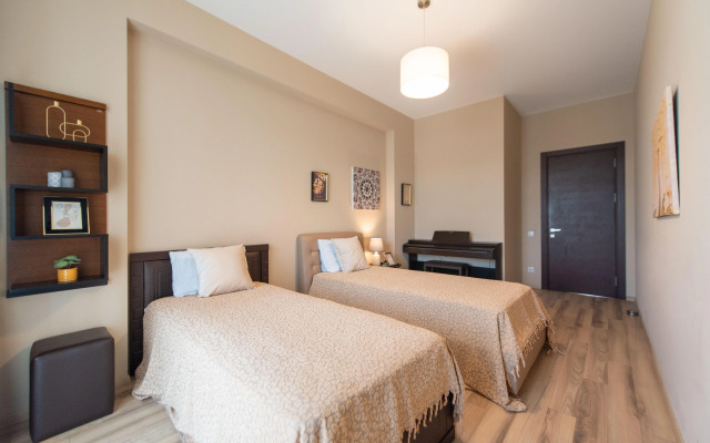 Dlya Semyi v Komplekse s Detskoy Ploschadkoy Apartments