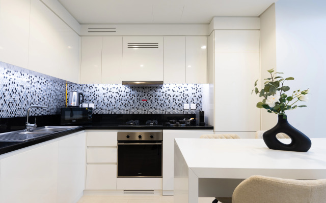 Apartment Keyrock Living: Premium Stay w/ High-End Amenities