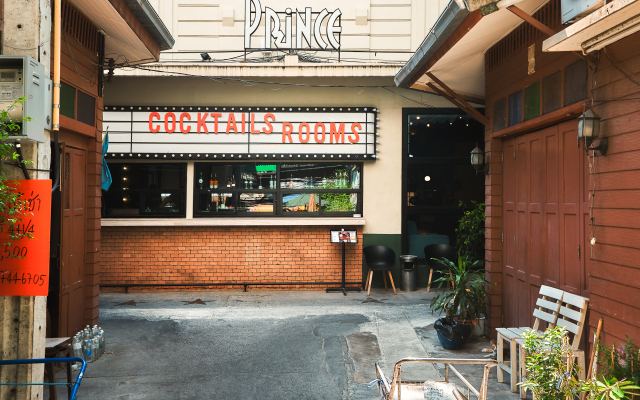 Prince Theatre Heritage Stay Hostel - Silom