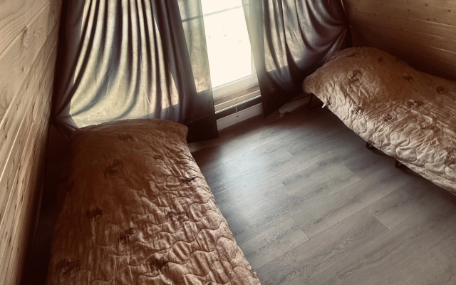 A-Freym V Samom Tsentre Lesa Private house