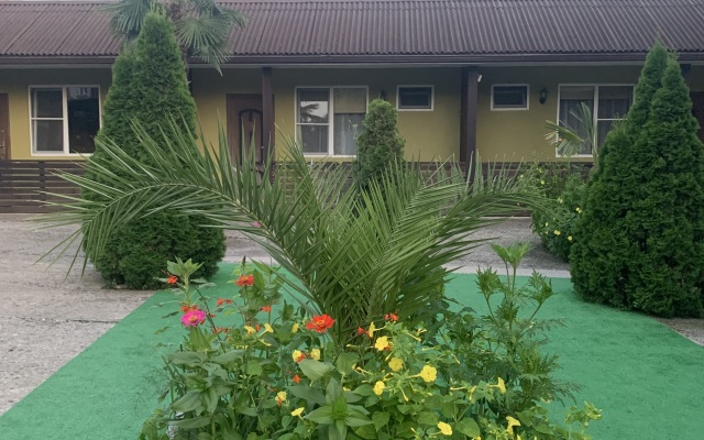 7 Palm Apartments
