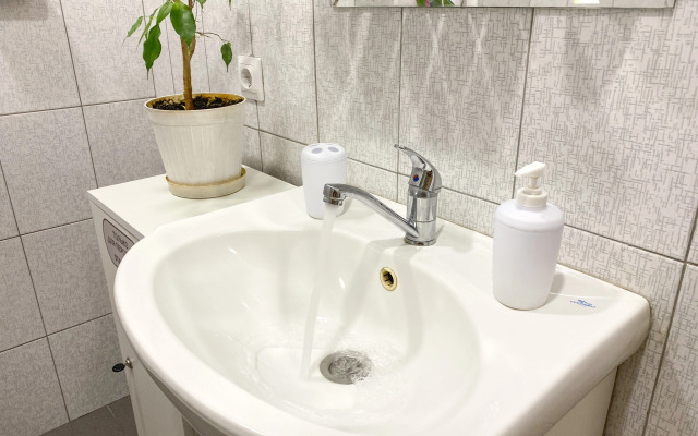 Апартаменты Счастье жить в центре Севастополя с балкончиком