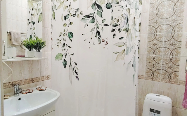 Studiya dlya 3kh chelovek s kukhonnoy zonoy ryadom s Olimpiyskim parkomFlat