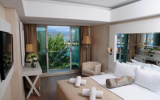Alesta Yacht Hotel