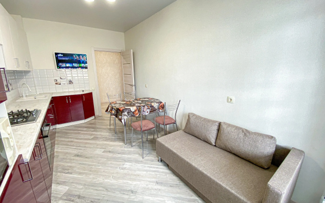 Kvartira s Panoramnym Balkonom v Novom Mikrorajone nedaleko ot Vyezda iz Goroda