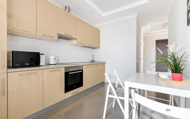 Апартаменты Полулюкс с Балконом и Красивым Видом Юг-Апарт