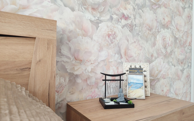 Ryadom S Naberezhnoy Flat