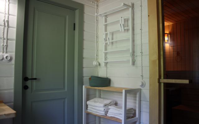 Tri Kholma Guest house