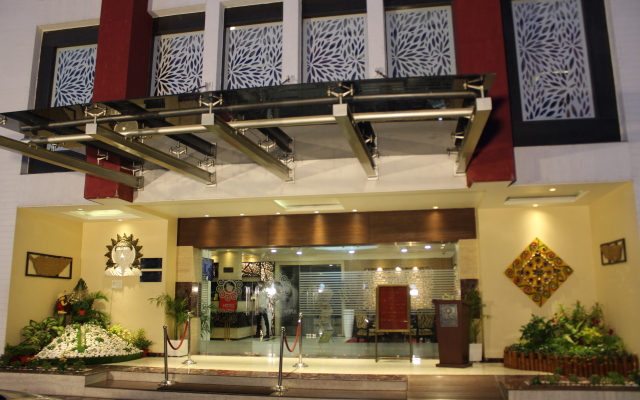 The Golden Apple Hotel