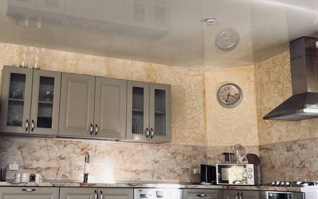 Na ozere Volynskoye ryadom s Igora Private House