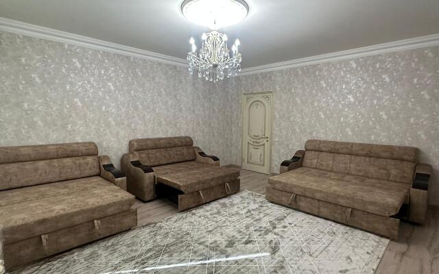 V Novom Chastnom Trekhetazhnom Dome Apartments 2