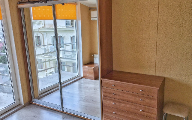 Executive Scenic Two-Room Apartment with Balconies on the Yalta Embankment