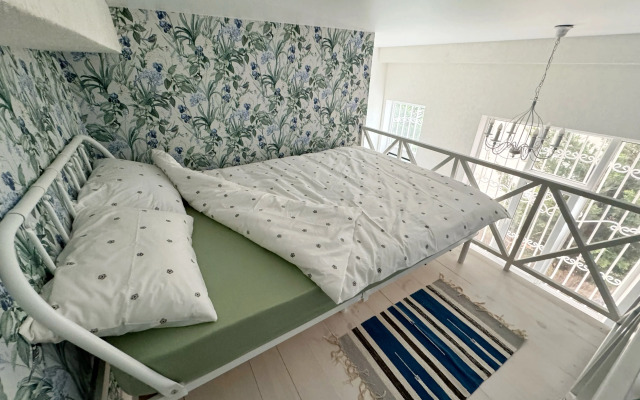 Mavi Flat