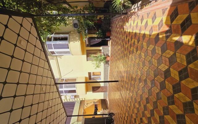 Homely Guest House