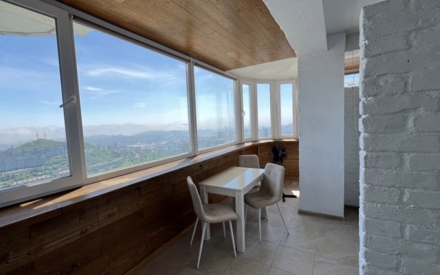 Апартаменты с современным ремонтом и панорамными окнами