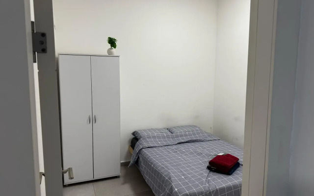 Ocharovatelnaya Kvartira S 3 Spalnyami I Sobstvennym Vkhodom Flat