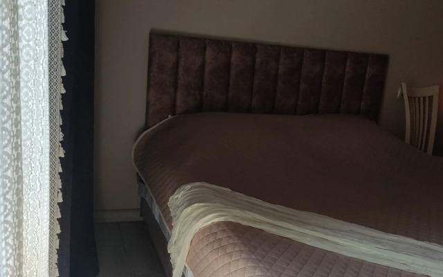 Квартира с Дизайнерским Ремонтом Недалеко от Центра Города и Аэропорта