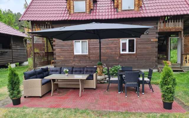 U Dachnyij Guest House