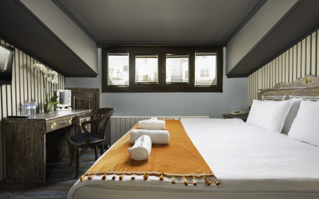 Wonder Wood Hotel