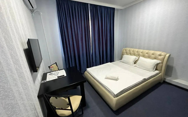 Mazhor Hotel