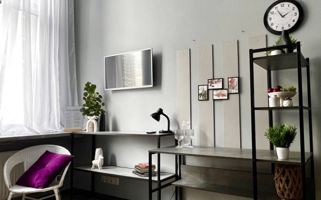 U Metro Nagornaya Flat