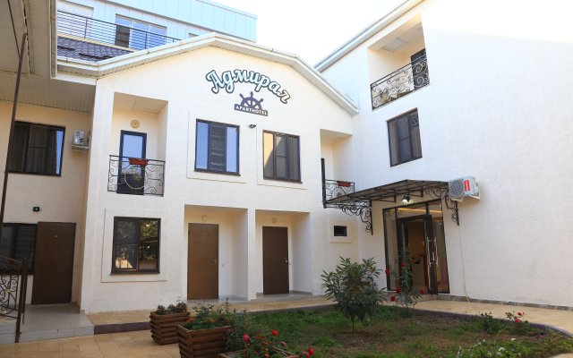 Отель Адмирал