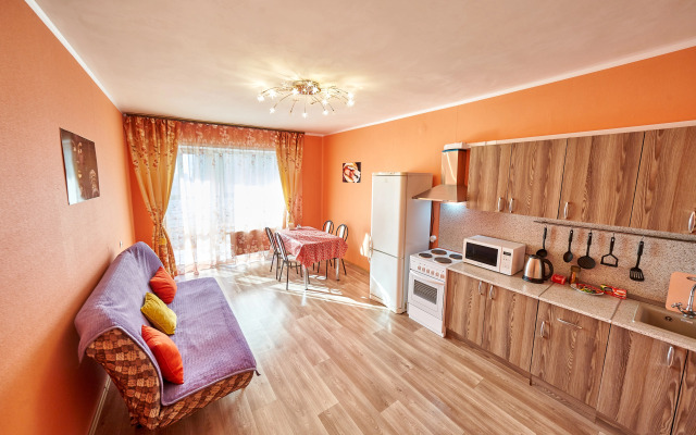 Evrodvushka na 15 etazhe na 6 chelovek, v ZhK Solnechnyj  Flat