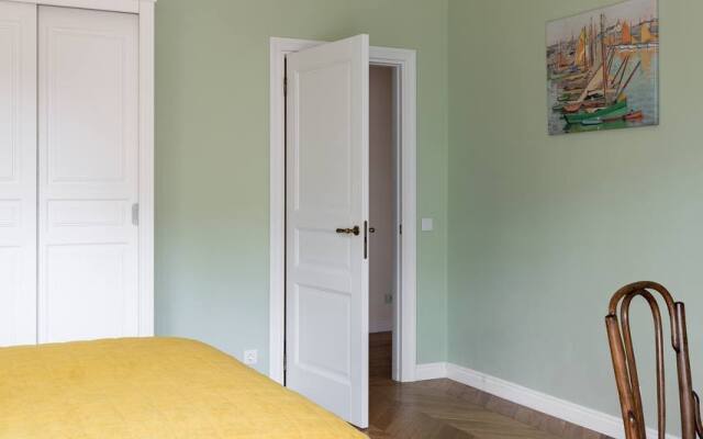 Апартаменты с балконом в центре Петроградской стороны.