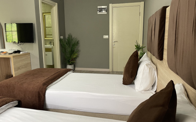 Pugari Hotel