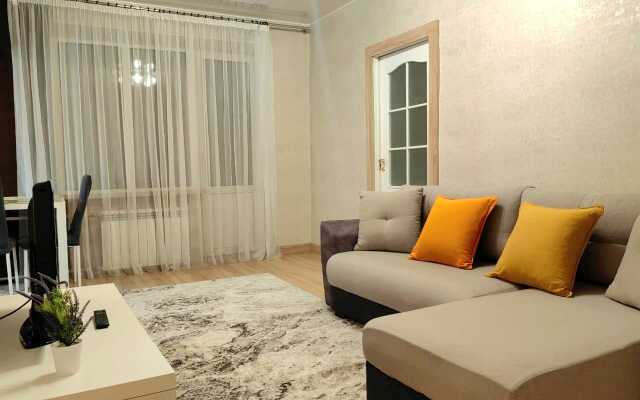 Dvukhkomnatnaya kvartira na Konstantinova Apartments