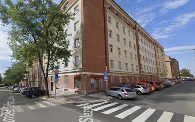 Flora Apartments