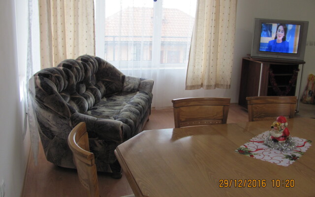 Miranis Houses Guest House