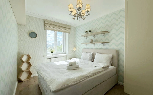 Апартаменты 4-комнатные HomeApart Сторожовская 8 (2)