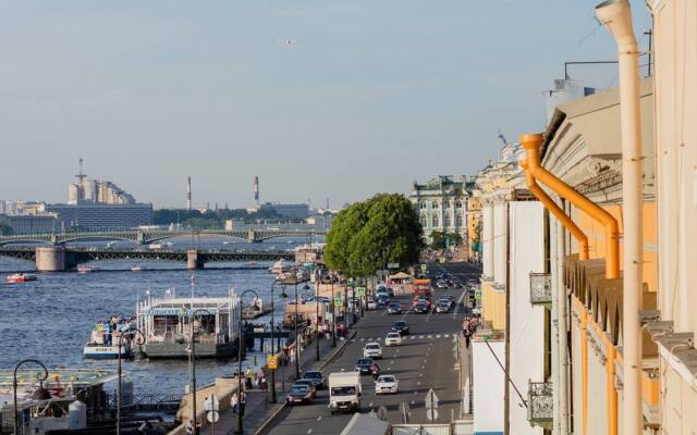 a.m. Rooms Neva (Angliyskaya Naberezhnaya) Apartments