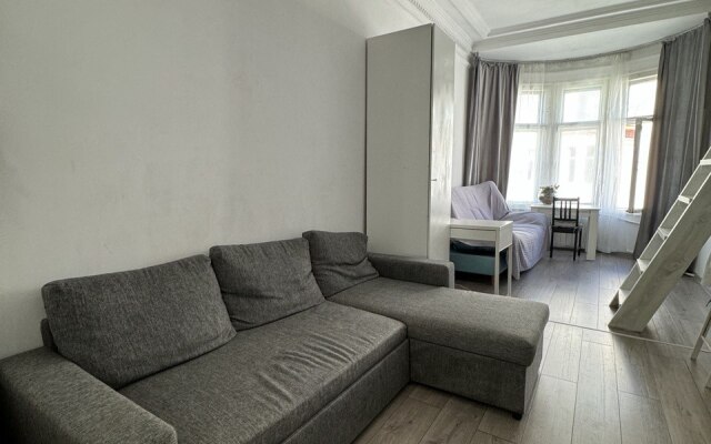 Na Rubinshteyna 23 Flat