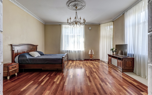 Solnechnaya Studiya S Kruglim Balkonom Apartments