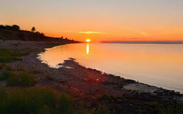 Бунгало с Террасой на Берегу Озера Ильмень
