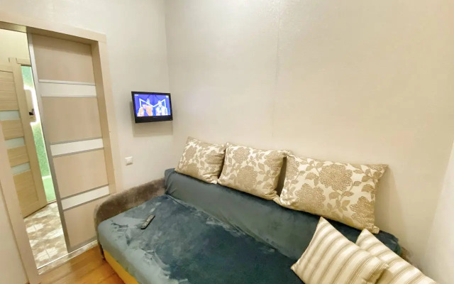 Квартира Студия на Александра Усольцева 15