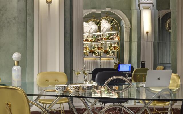 Leon's Place Hotel