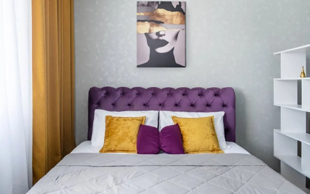 Na Pervomayskoy Ulitse 70 Flat