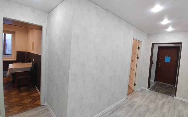 Tryokhkomnatnaya S Razdelnymi Spalnyami I Balkonom Flat