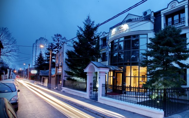 Hotel Vozarev